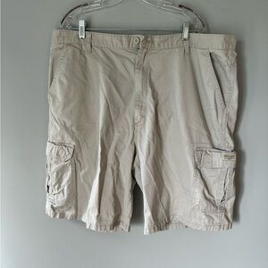 Wrangler Authentic Shorts Men's 42 Khaki Cotton Cargo Pockets Outdoor Flat Front